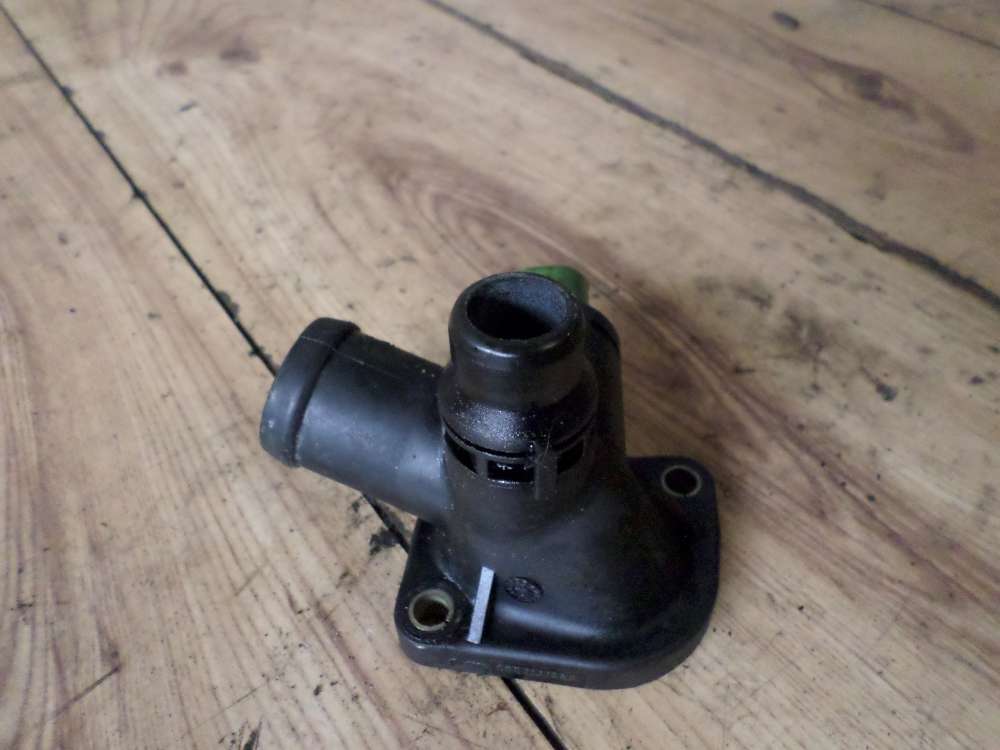 Audi A4 Kühlmittelflansch 06B121133