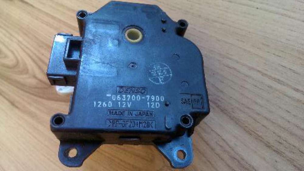 Toyota Yaris Verso Heizungsstellmotor Stellmotor Heizung Klima 063700-7900