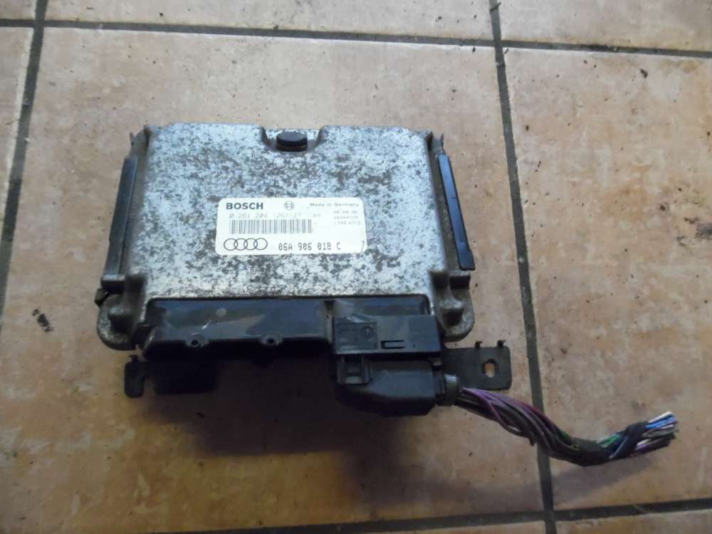 Audi A3 8L 1,8 Bj:98 Motorsteuerger?t Steuerger?t 06A906018C BOSCH