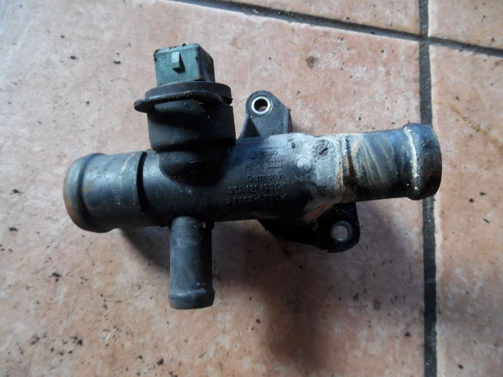 Audi A3 8L Bj:98 Wasserflansch Flansch Kühlmittelflansch 06A121133C