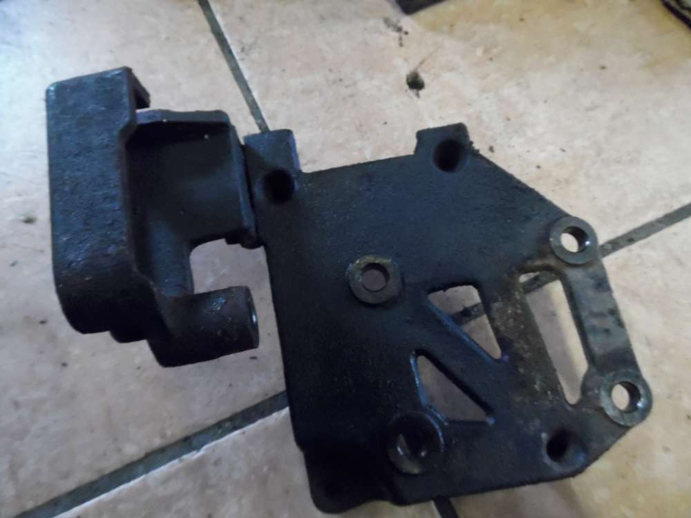 KIA Carnival Bj:05 2.9 CRDI Motorhalter Halter Motor Tr?ger