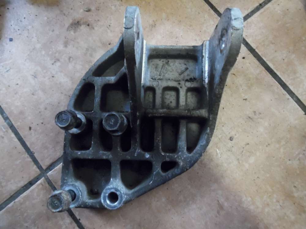 KIA Carnival Bj:05 2.9 CRDI Motorhalter Halter Motortr?ger