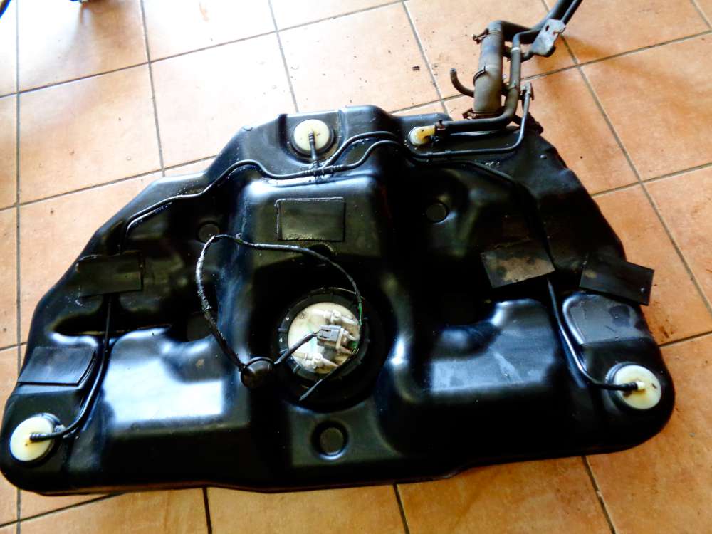 Nissan Primera P12 2,2di Kraftstofftank, Einf?llstutzen mit Pumpe 17205 5M300