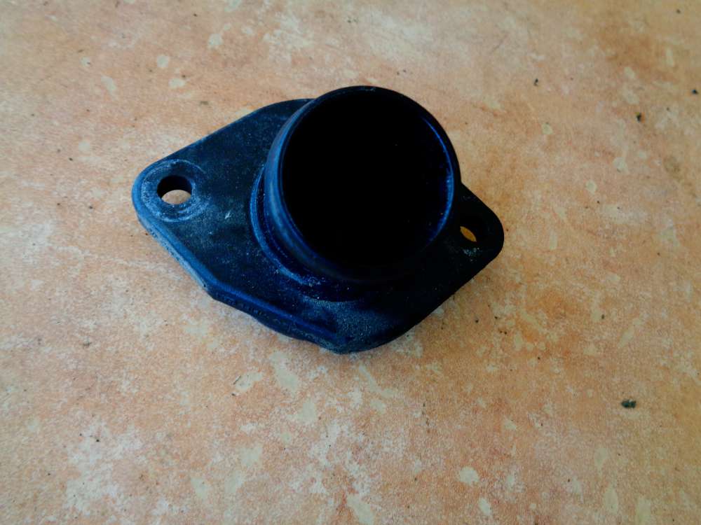 Seat Arosa 6H Bj:2000 1,0 K?hlwasserflansch Thermostatgeh?use 032121121