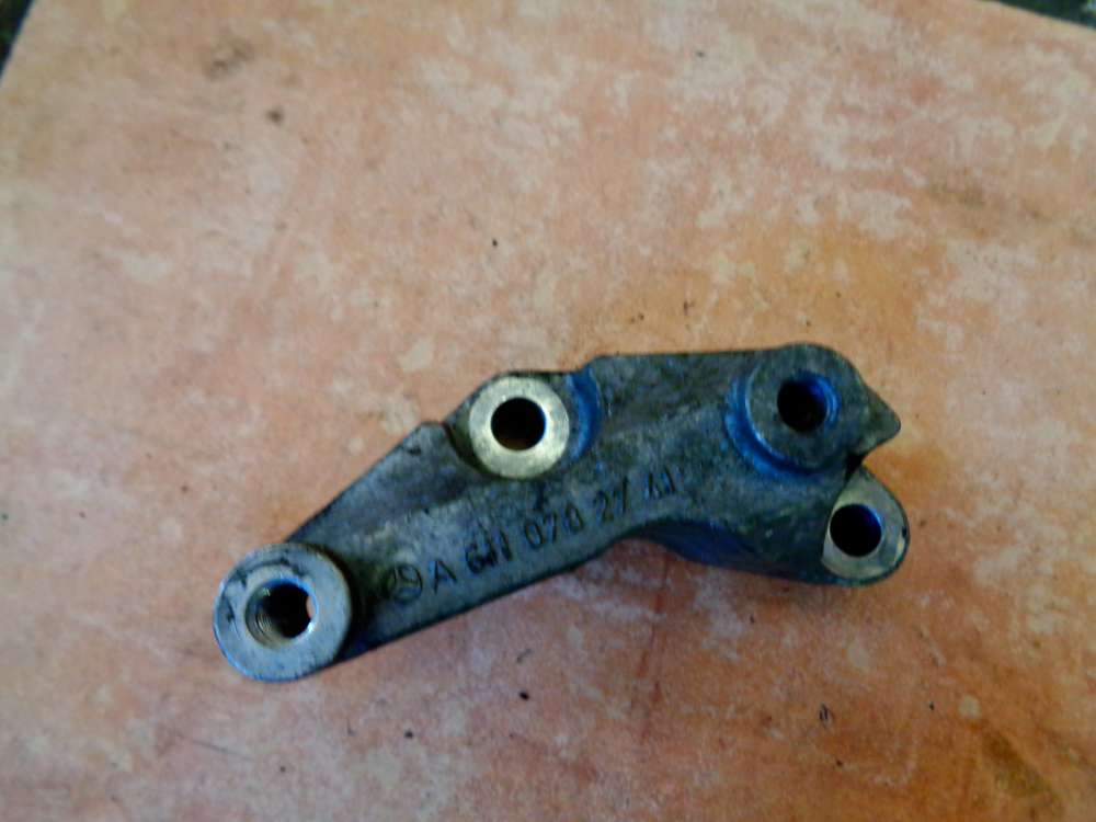 Mercedes S-Klasse W220 Halter Träger Kraftstoffverteiler A6110782741