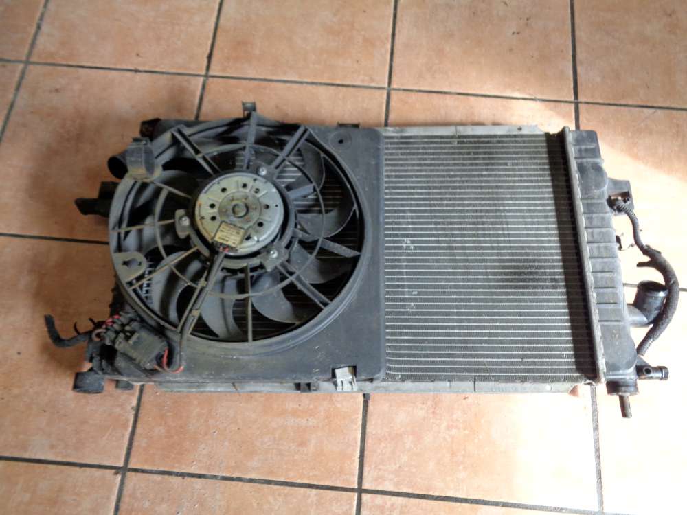 Opel Astra H 1.7 CDTI Bj:2008 Kühler Wasserkühler mit Kühlerlüfter Lüftermotor 13152319 13241611