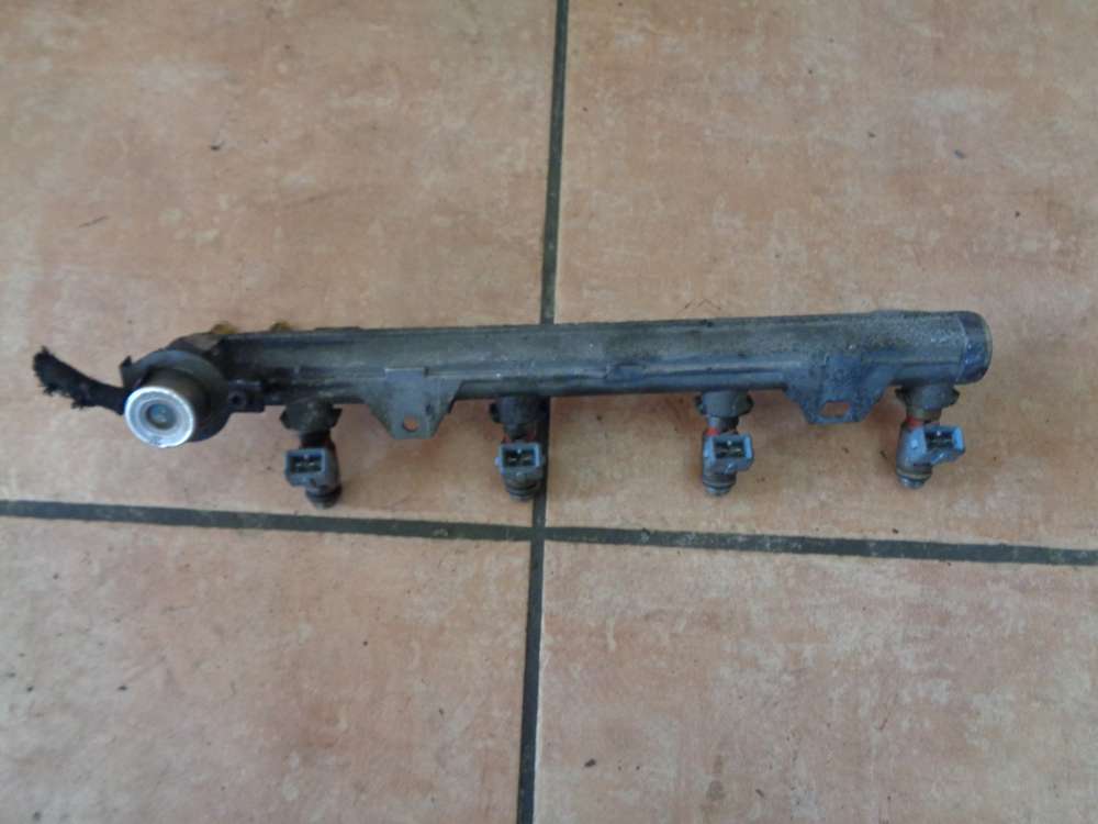 VW Golf IV 1,4 Einspritzleiste Einspritzdüse 036133319B