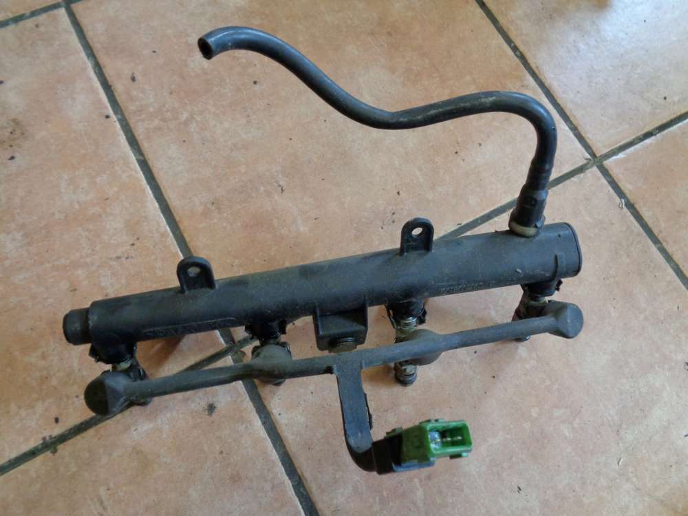 Peugeot 206 1,4L Einspritzleiste Einspritzdüsen 9628982980
