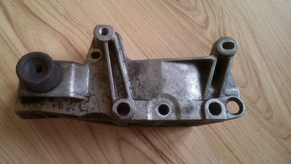 Original RENAULT ESPACE IV JK0/1 2.2 dCi Halter Motorhalter 8200281990
