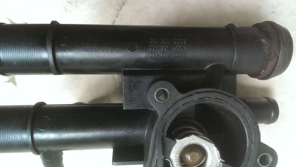 Renault Espace 4 IV Thermostat K?hlwasser flansch K?hlmittel 8200709149