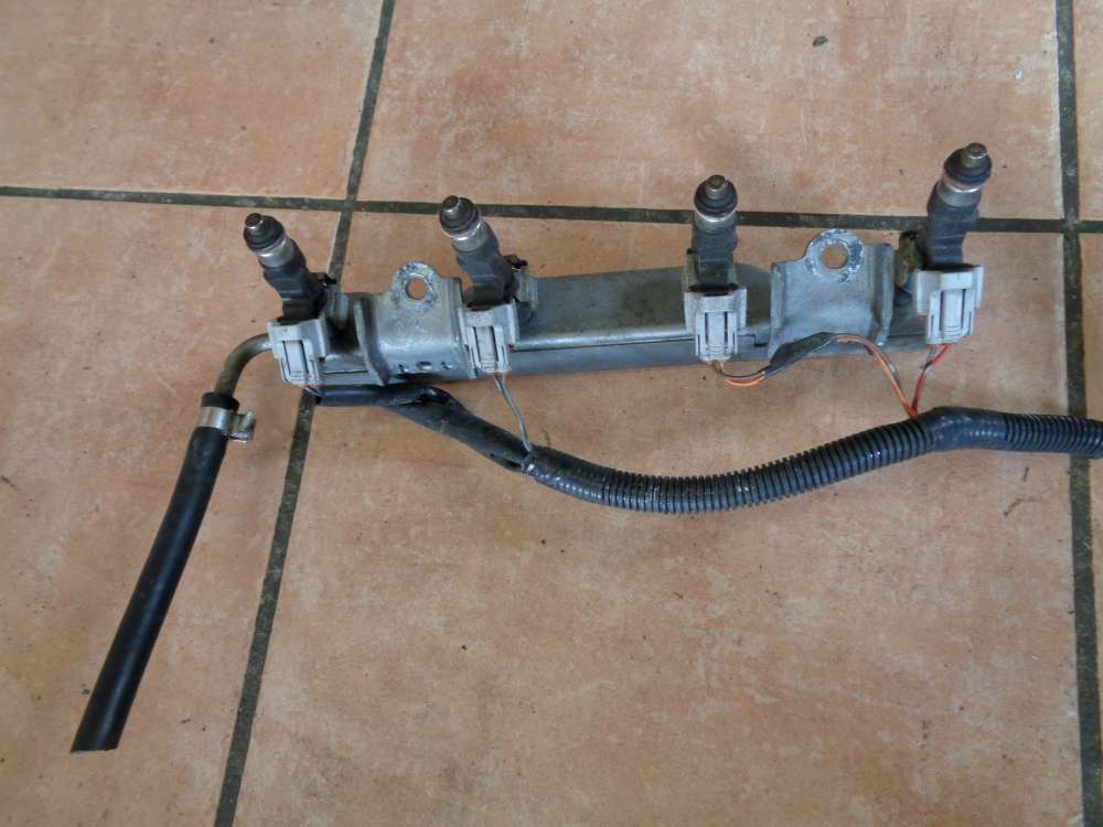 Nissan Micra III K12 Einspritzdüse Einspritzleiste