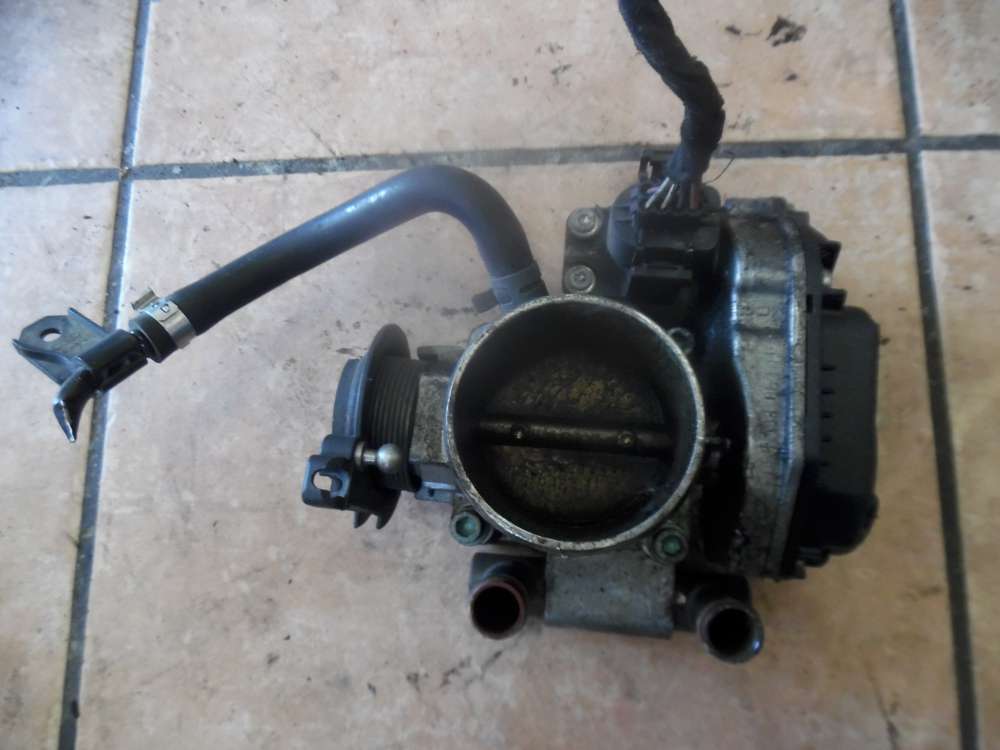 VW Passat 3B 1,6L Drosselklappe 058133063H