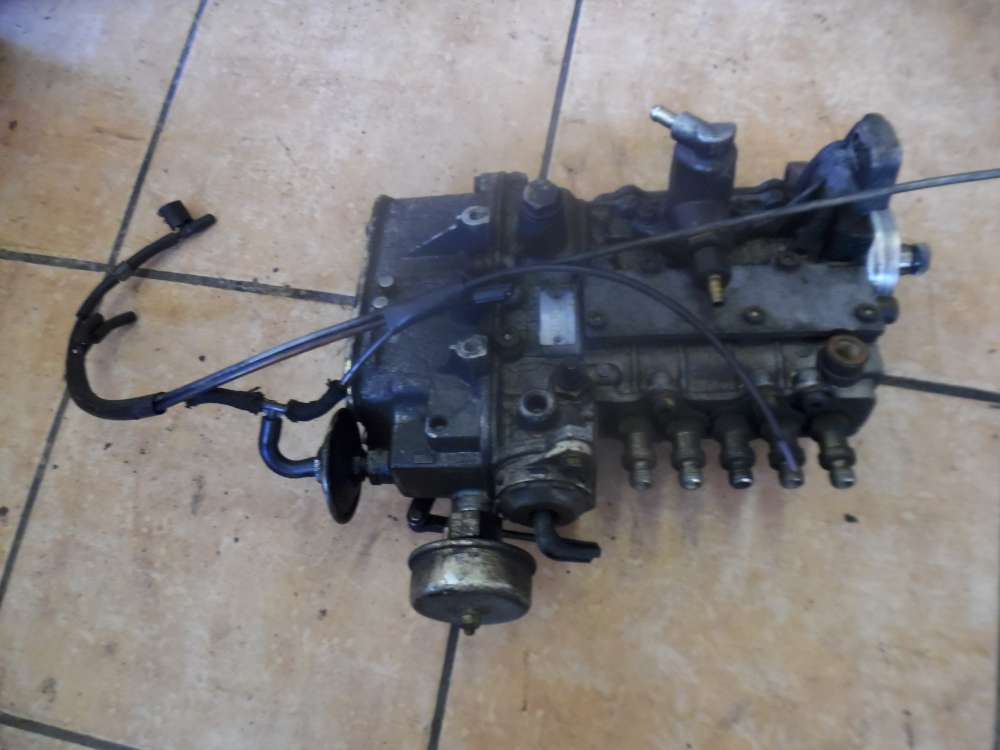 Mercedes-Benz W124 E-Klasse Einspritzpumpe 1425621310 6620704001
