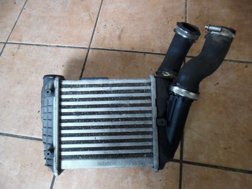 Audi A4 8E Ladeluftkühler Kühler Rechts 8E0145806C