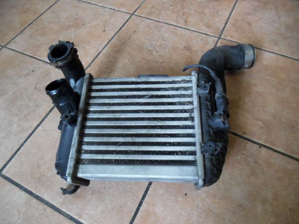 Audi A4 8E Ladeluftkühler Kühler Links 8E0145805P