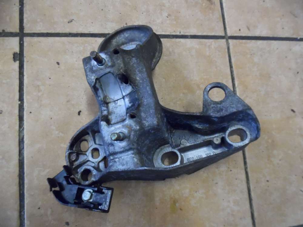 Audi A4 8E Motorhalter Konsole Halter Rechts 8E0199352