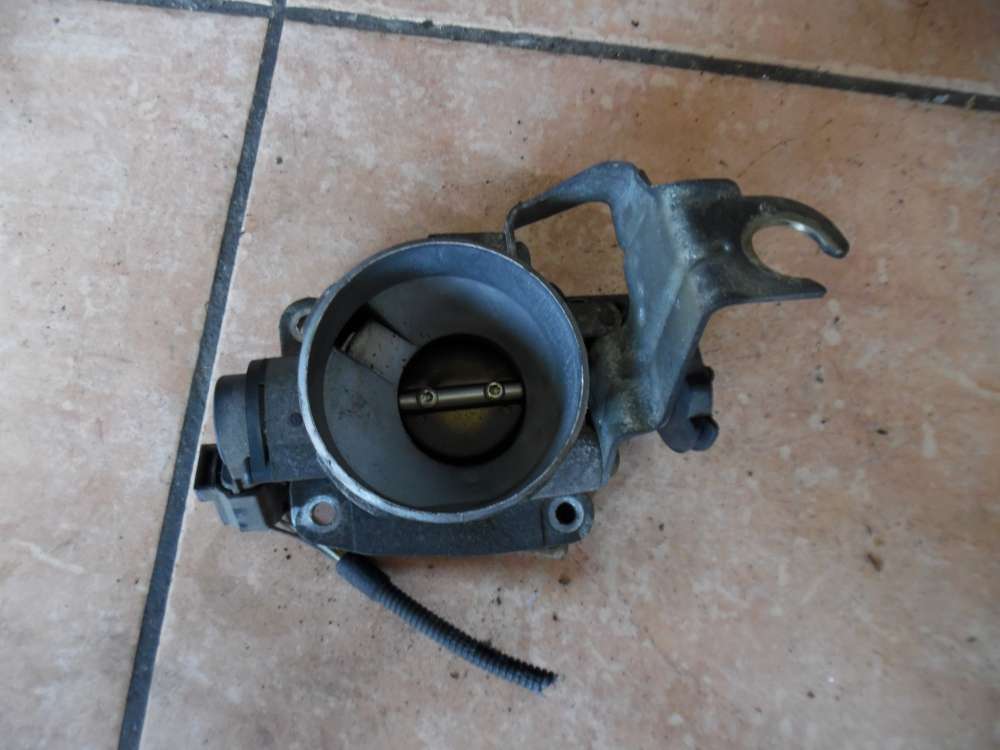 Ford Fiesta V Drosselklappe 2S6U 9E926-BB