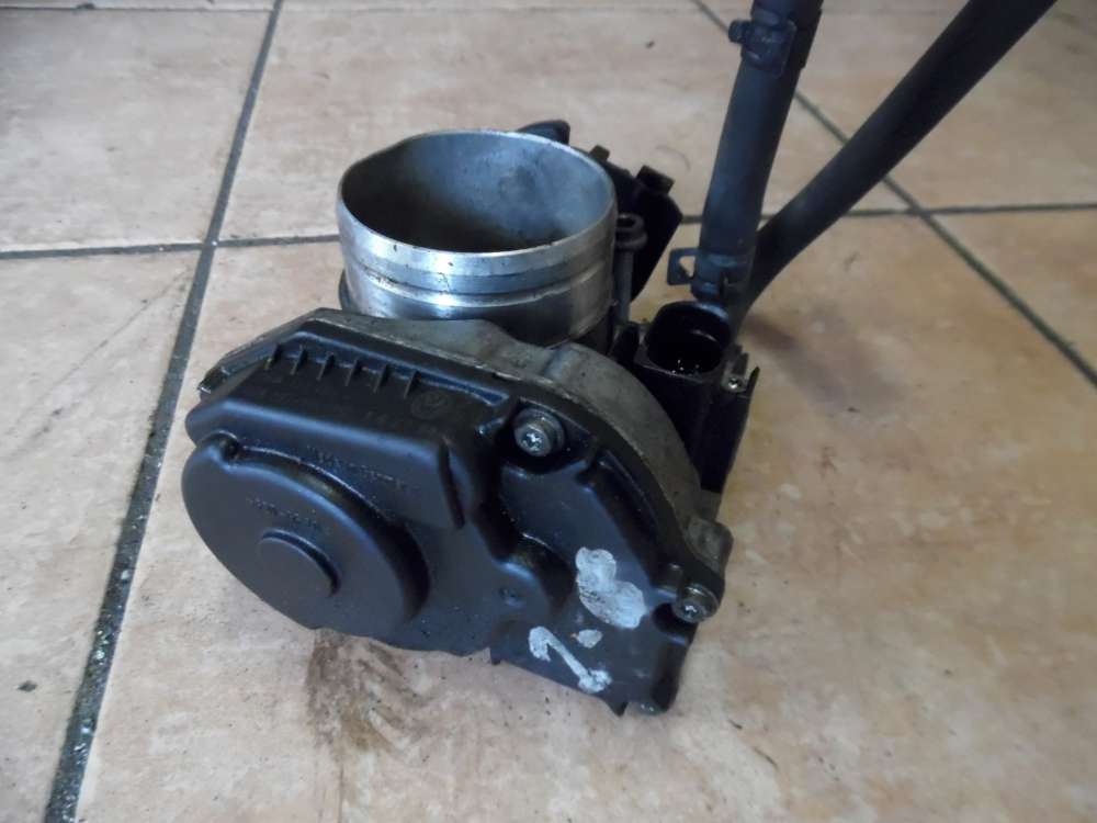 VW Golf IV 1J1 1,6 Drosselklappe 06A133064J