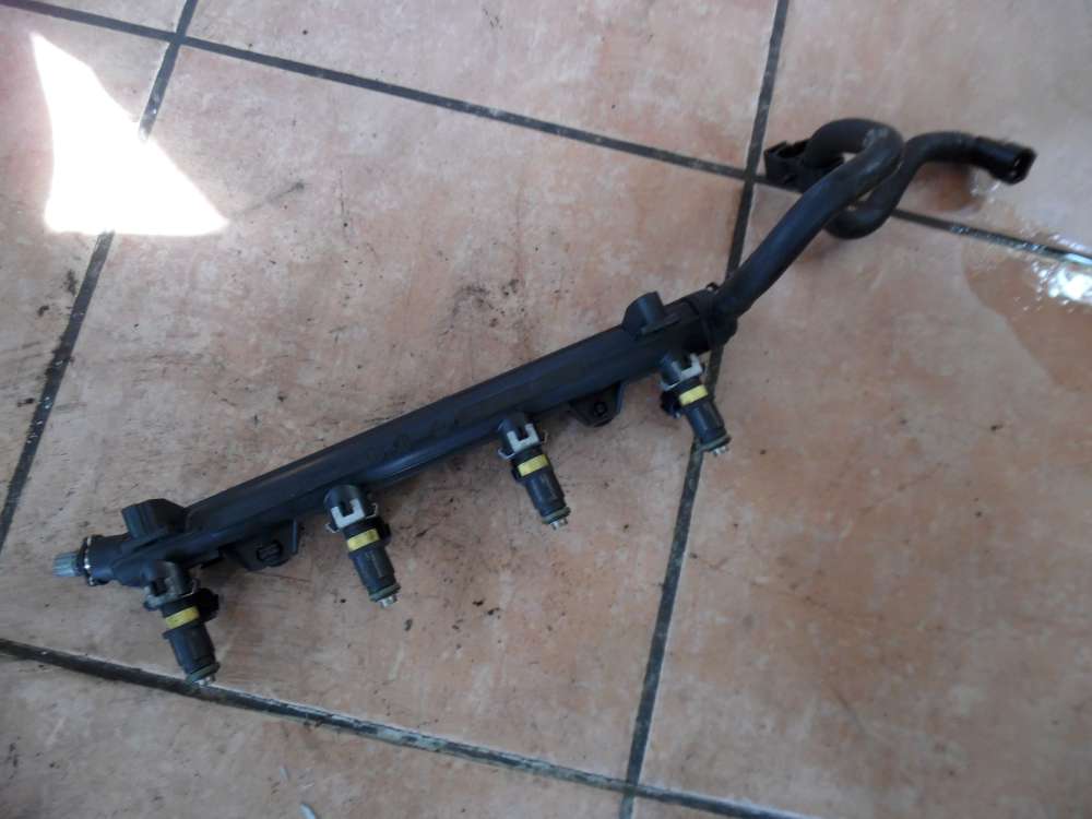 Skoda Fabia II Einspritzleiste Einspritzdüsen 036133319BT