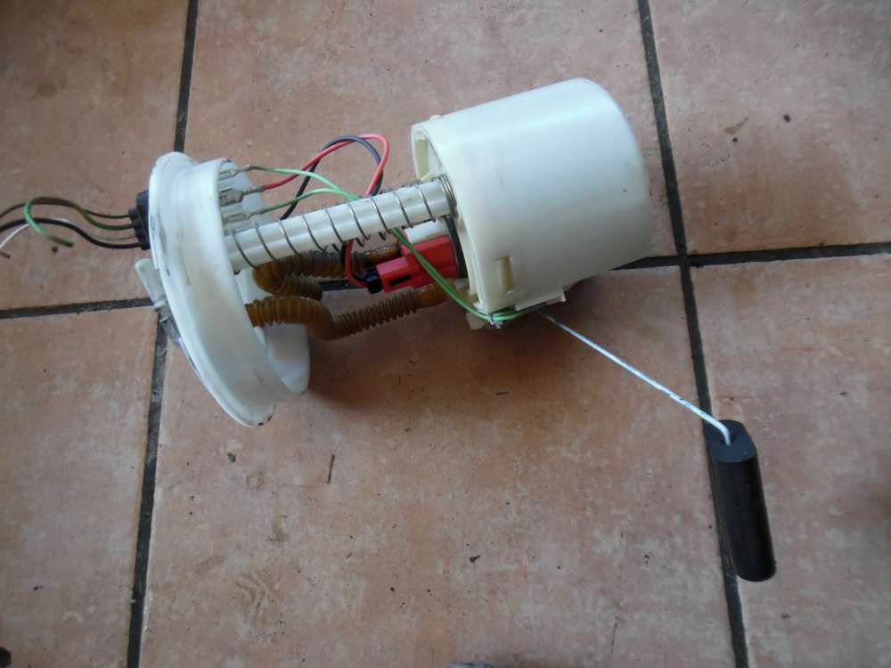 Ford Fiesta V Kraftstoffpumpe Benzinpumpe KWN831 1815B