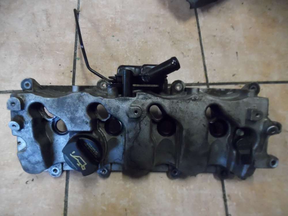 Kia Carens III 2,0 Ventildeckel mit Ölfalle Entlüftung Kurbelgehäuse