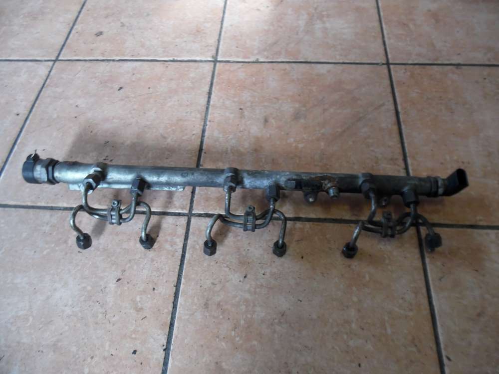 BMW 5-er E61 E60 530d Einspritzleiste mit Düsen 7788679