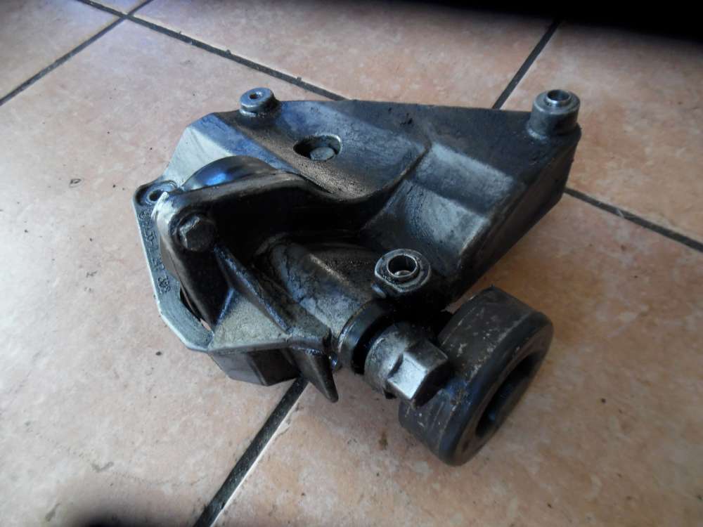 BMW E46 320d 2,0 D Spannrolle Halterung 2247388