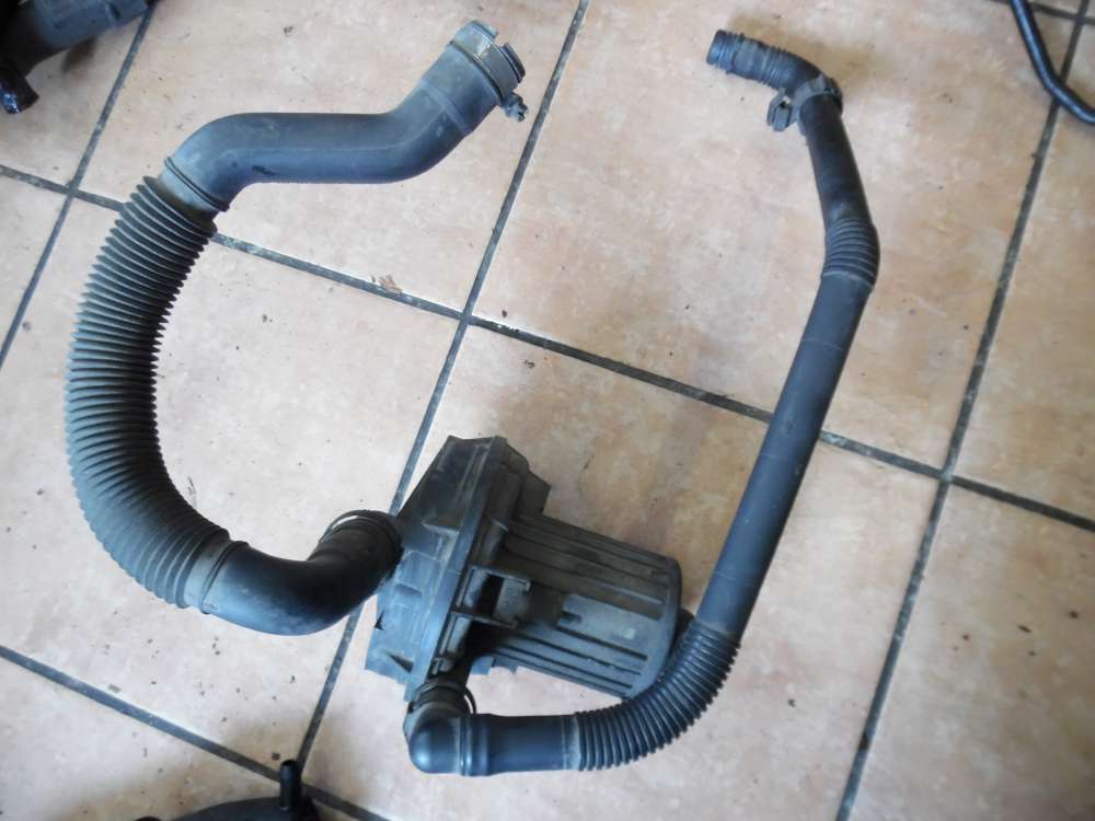 VW Golf III / IV Cabrio Sekundärluftpumpe mit Schlauch 06A959253B