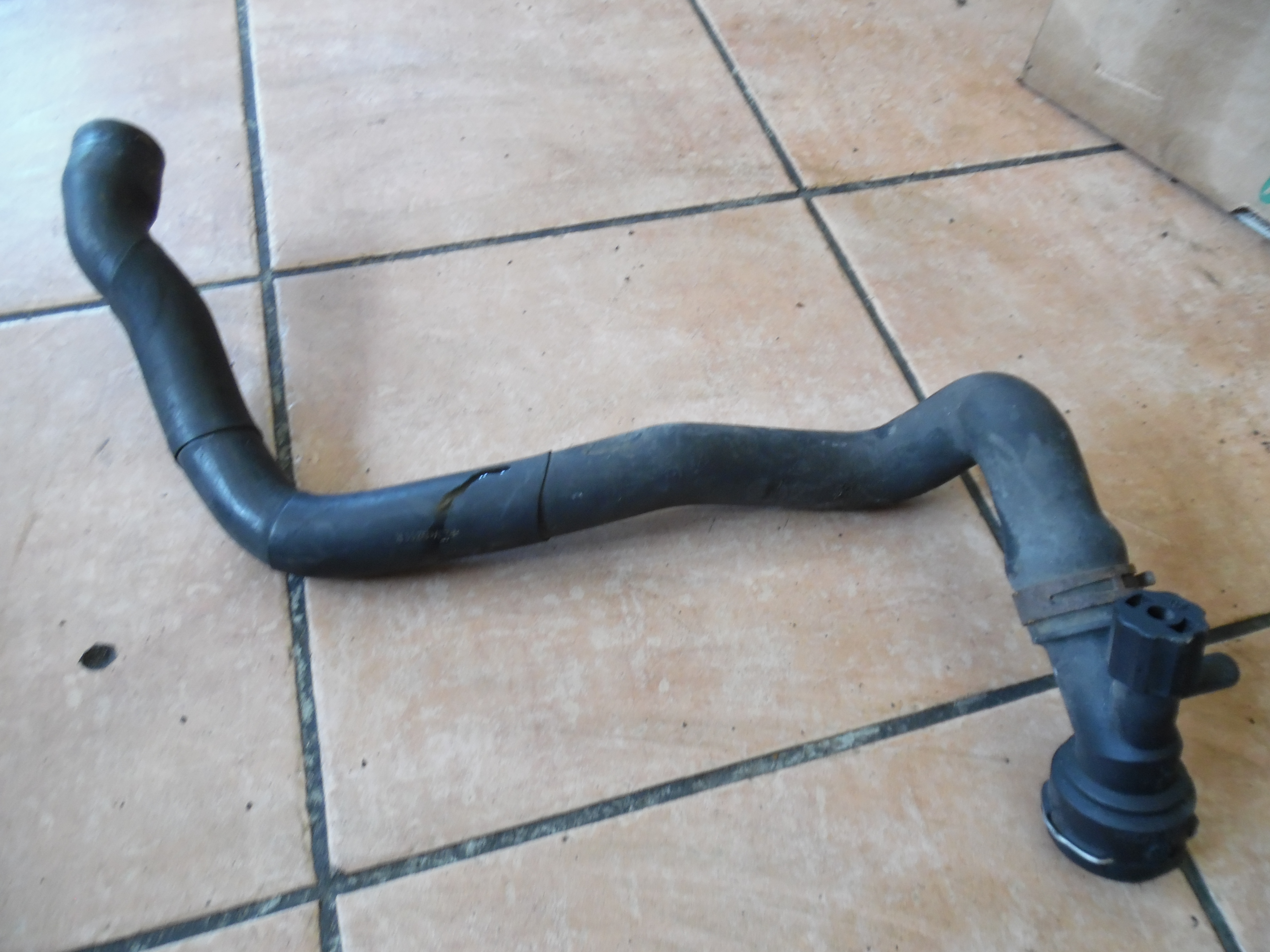 VW Golf IV 1J Kühlmittel Flansch mit Schlauch 1J0121619A