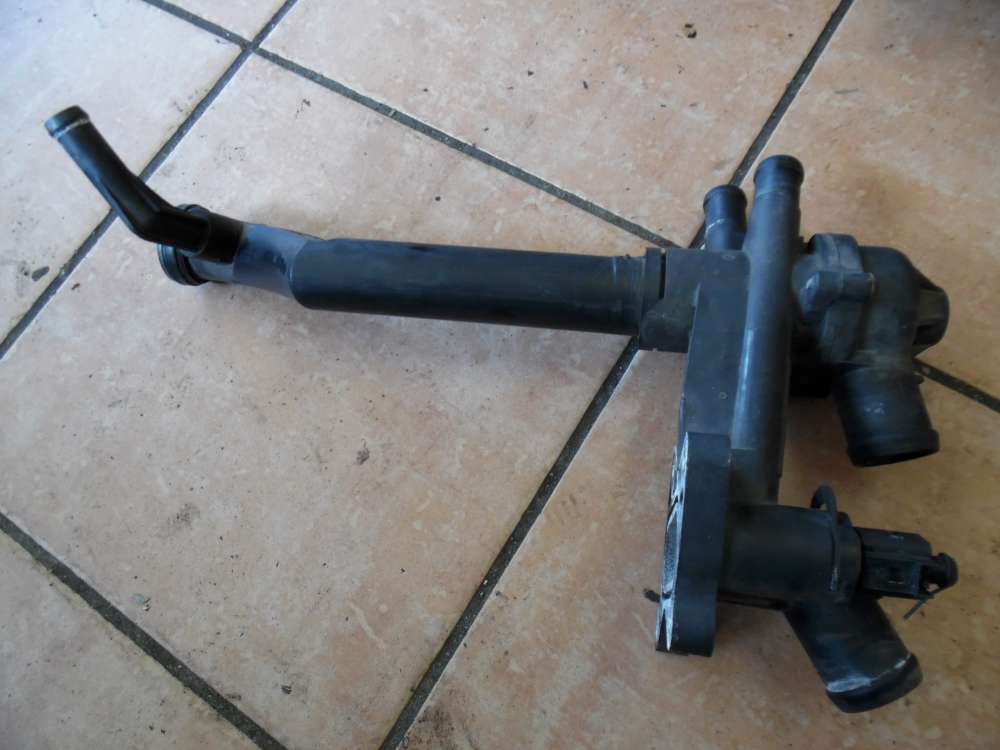 VW Polo 9N 1,2 Kühlmittelreglergehäuse Thermostatgehäuse 03C121111B