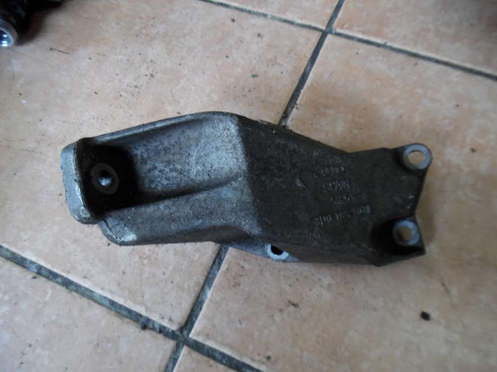 VW Passat 3B Motorhalter Lager Links 8D0199307G