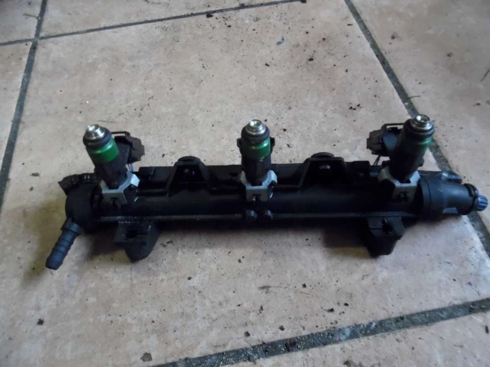 VW Polo 9N 1,2 Einspritzleiste mit Injektoren 03E133320