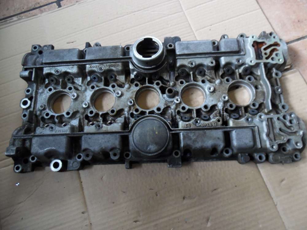 Volvo V70 II 2,4i Ventildeckel Motordeckel 1001761