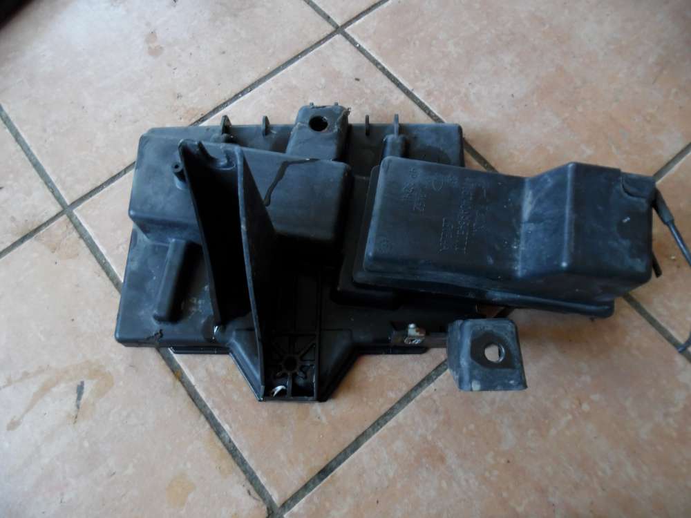 Chrysler Voyager III GS Batteriehalter Batterieträger 4716740