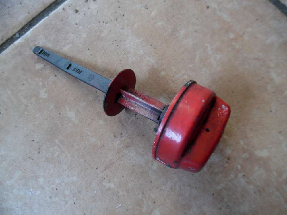 VW Golf III Verschluss Servolenkölbehälter 1H0422376