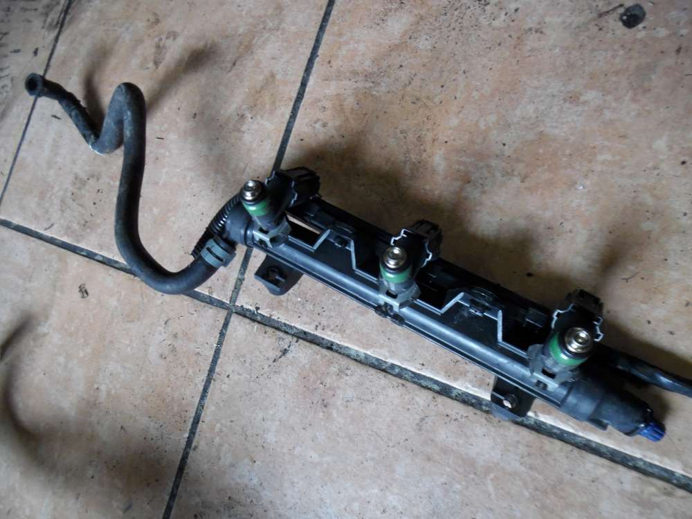 Seat Ibiza 6L 1,2L Einspritzleiste Einspritzdüse 03E133320