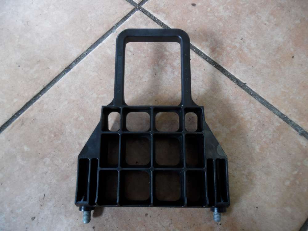 Mercedes B-Klasse W245 Halter Batterie A1696102136