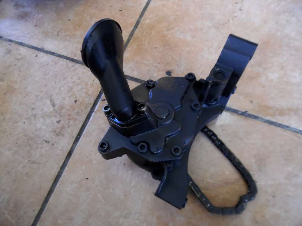 VW Golf V 1,4L Ölpumpe 03C115105H