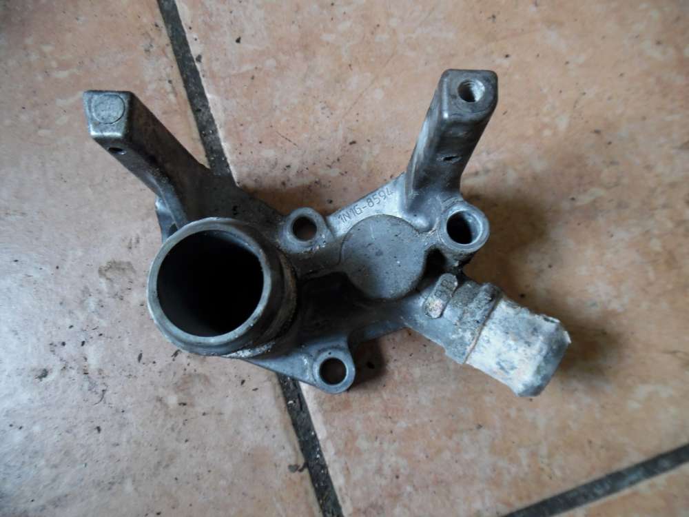 Ford Focus I 1,6i Flansch Kühlwasser 1N1G-8594
