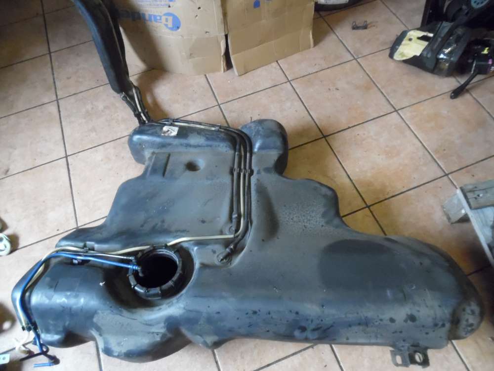 VW Golf IV 1,4 kraftstofftank Benzintank mit Einfüllstutzen 1J0201085