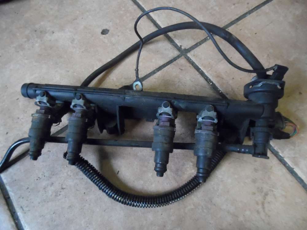Renault Twingo I C06 Einspritzleiste Einspritzdüse 7700109066