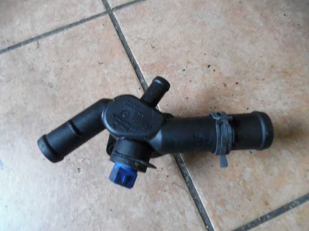 Audi A3 1,6L Kühlwasserstutzen Flansche 06A121133