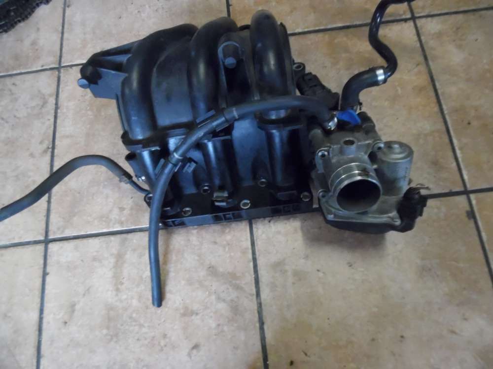 VW Fox 5Z1 1,2L Ansaugkrümmer mit Drosselklappe 03D129743 A2C85016600