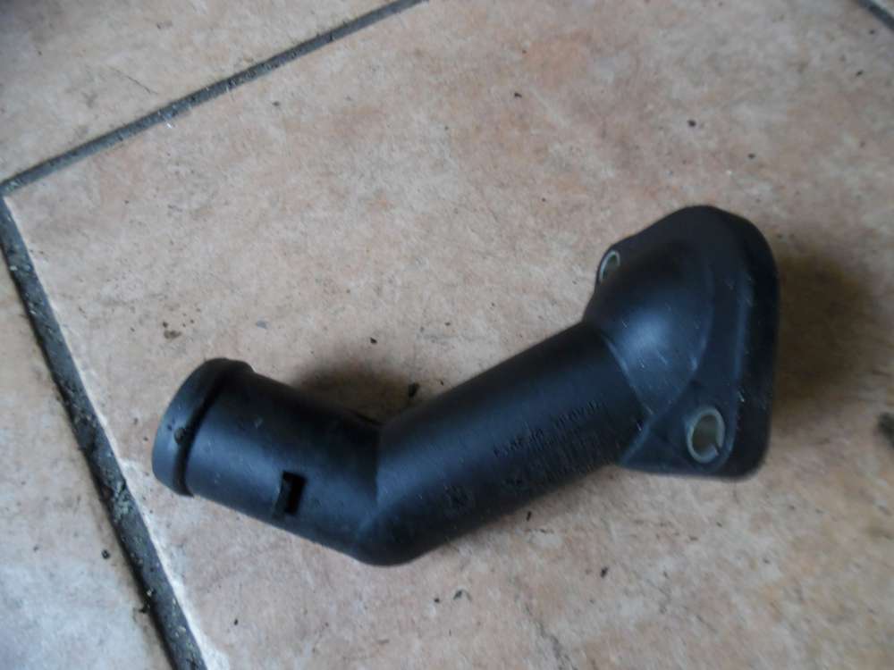 VW Polo 9N Thermostat Gehäuserohr 06A121121