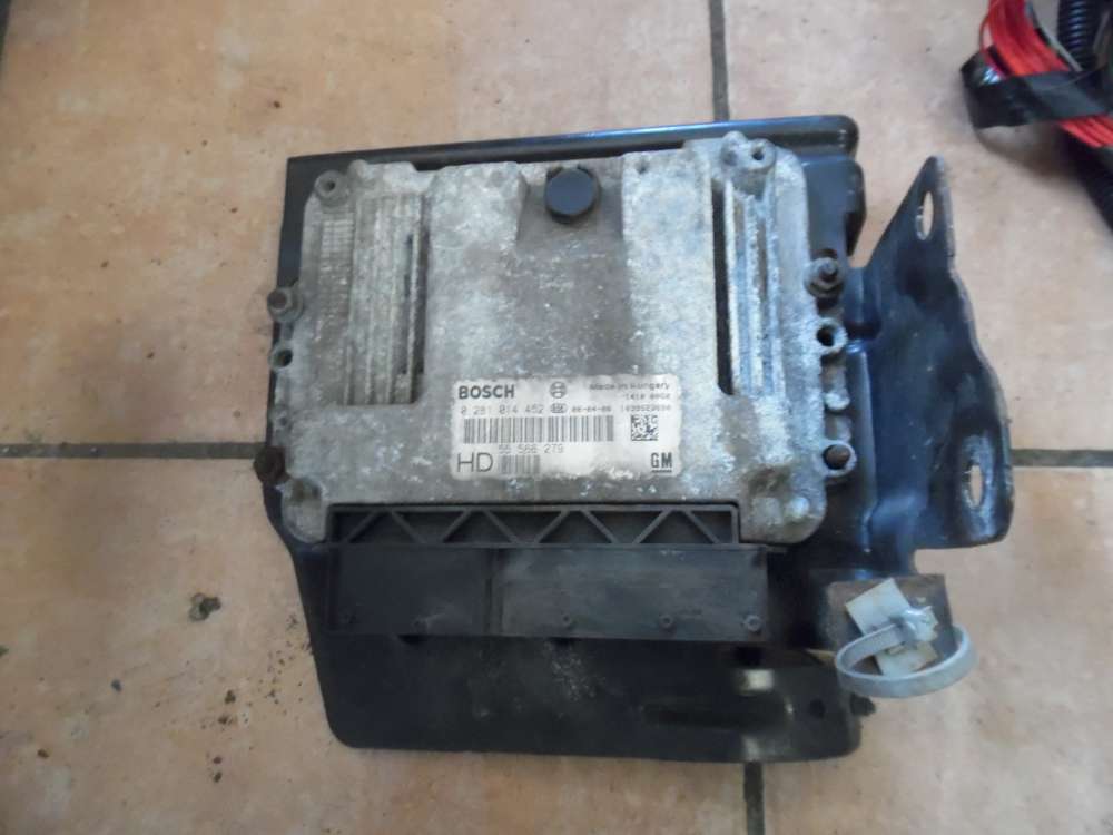 Opel Zafira B Motorsteuergerät 55566279 Bosch 0281014452