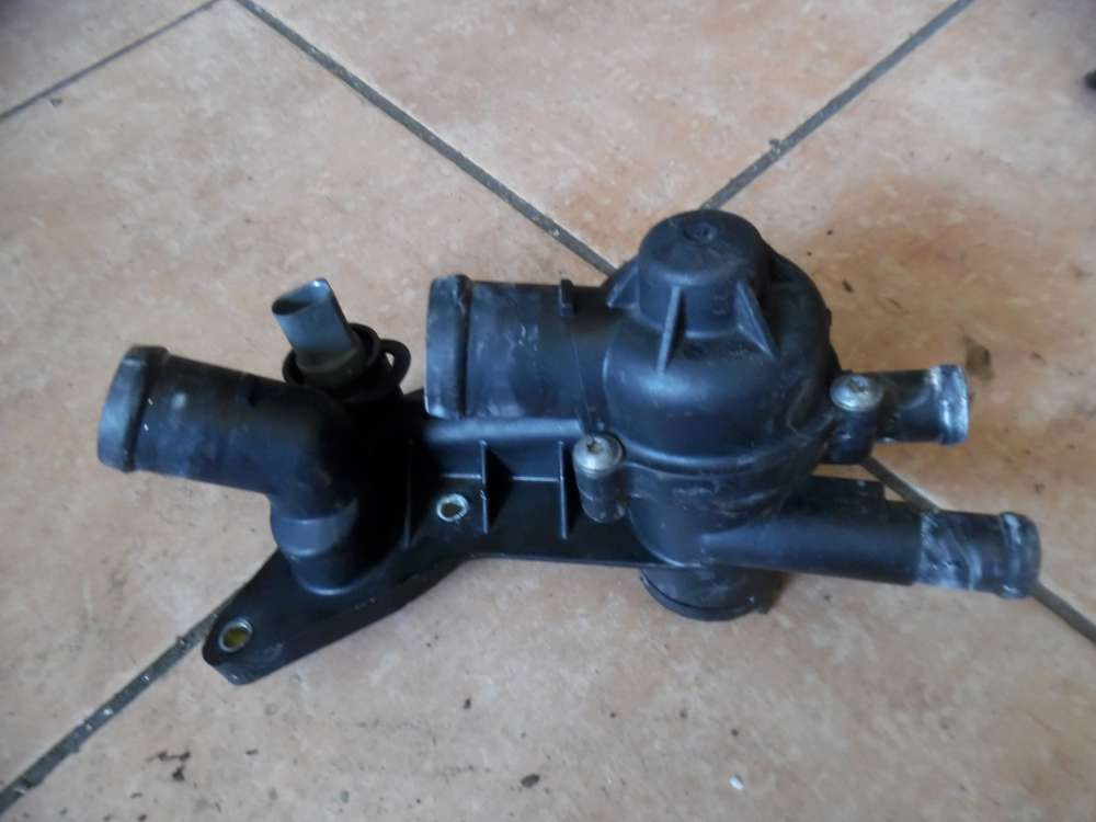 VW Polo 9N 1,2 Kühlmittelflansch Wasserflansch Thermostat 03D121111B