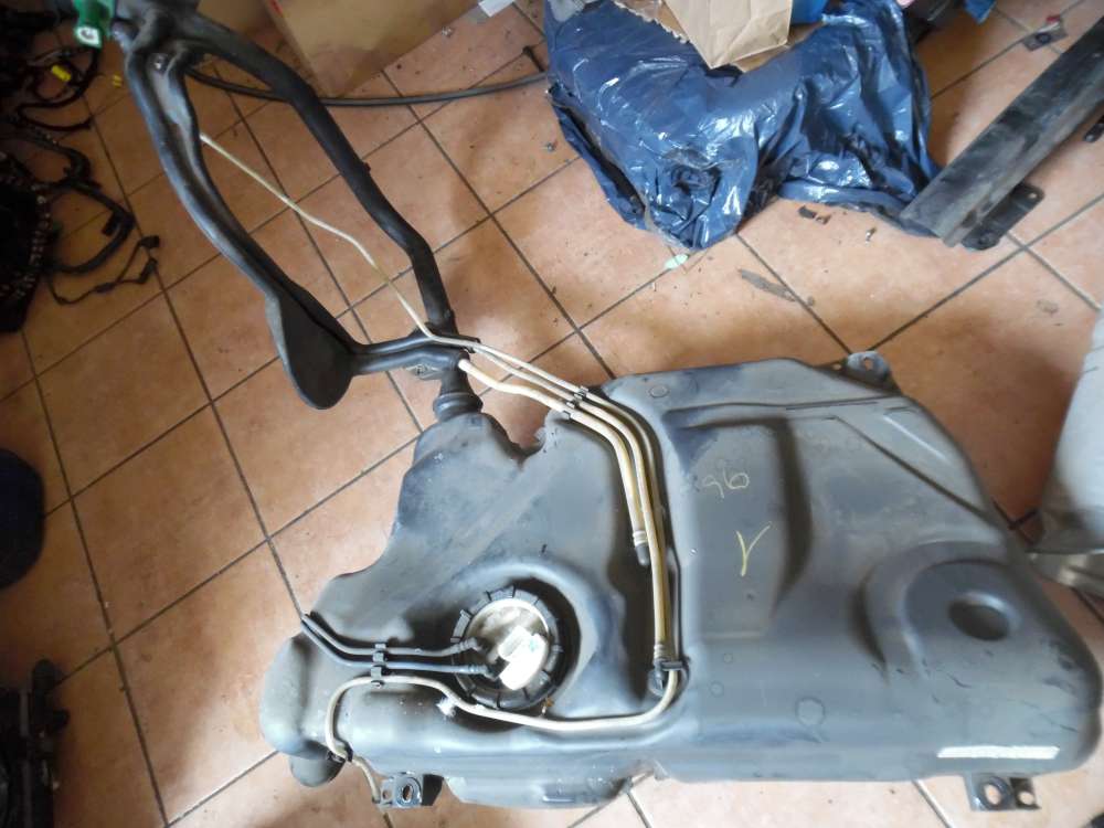 VW Polo 9N Kraftstofftank mit Benzinpumpe 6Q0201035