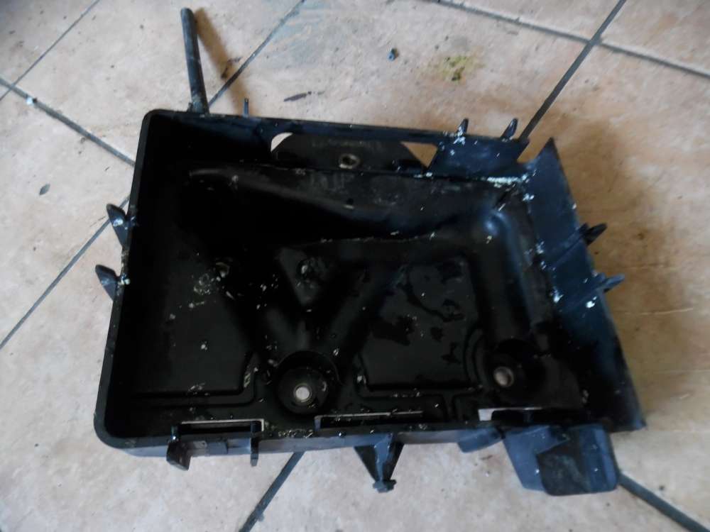 VW Polo 9N Batterieabdeckung Batteriekasten 6Q0915331