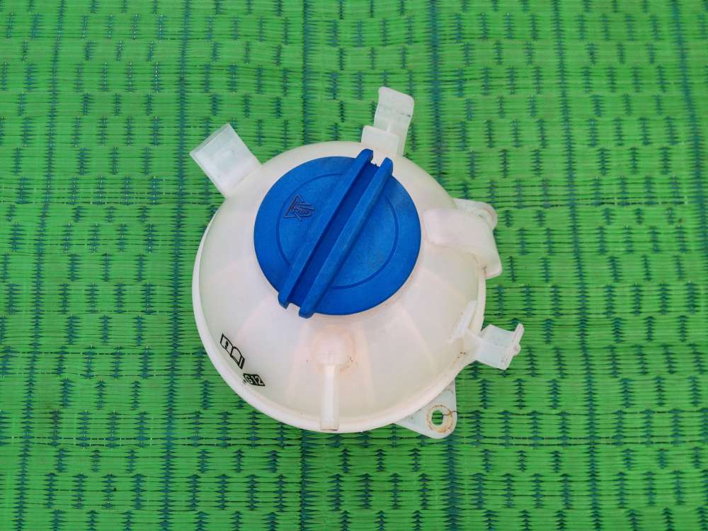 VW Touran Ausgleichsbehälter Kühlwasserbehälter 1KO121407A