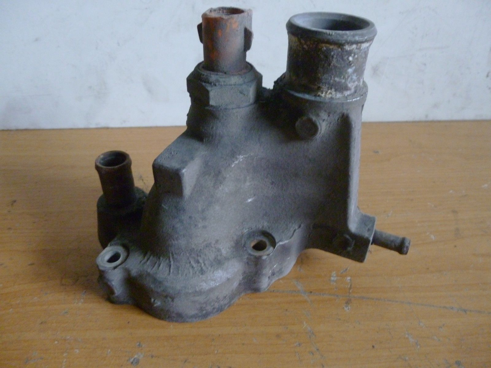 Ford Escort Thermostat Thermostatgeh?use 86SF8K572AA